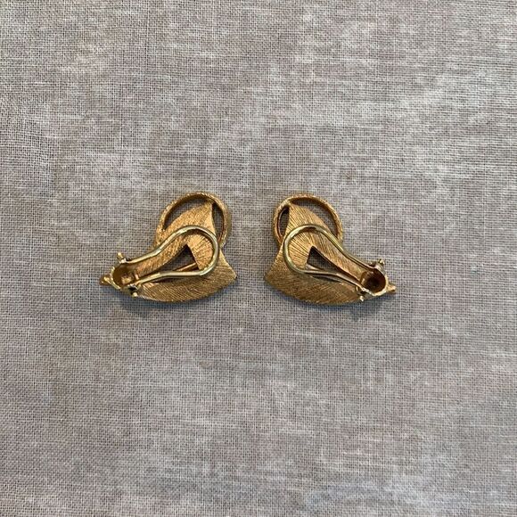 Clip earrings with design. Quality vintage - Picture 2 of 2